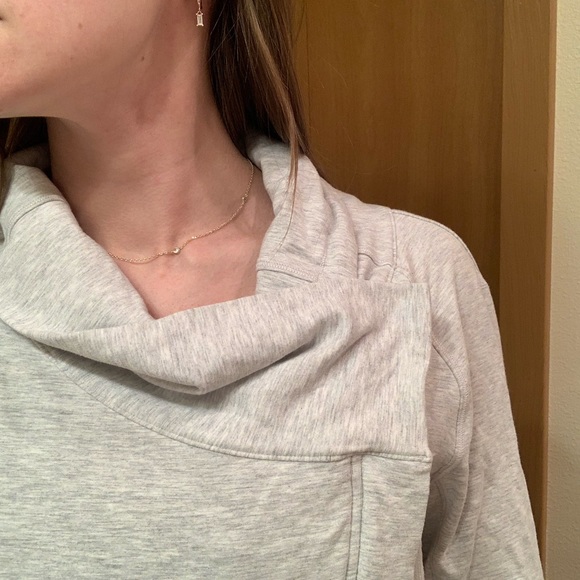 Lululemon Coast Easy Wrap. Size 8 - Picture 6 of 10